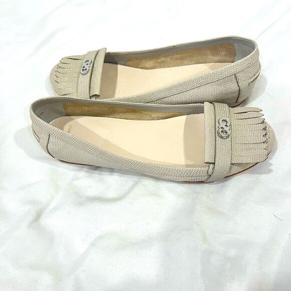 Cole Haan women Ivory cameo loafer silver logo padded footbed size 9.5B - Picture 5 of 9
